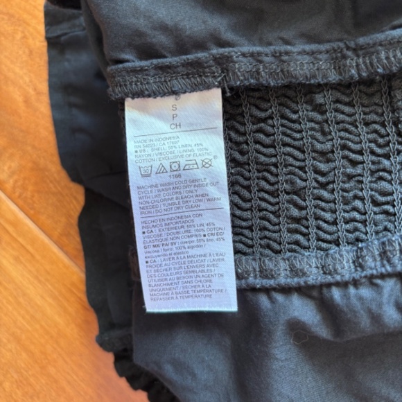 Old Navy High-Rise Distressed Blue Denim Shots and Black Cropped Top Size 6/S - Picture 13 of 16